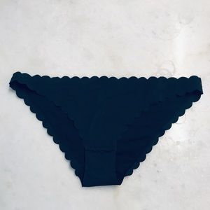 H&M Black Scalloped Bottoms | 10